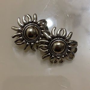 ☀️☀️edelweiss clip on earrings